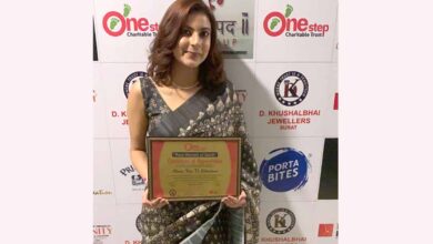 Niti Vakharia Kharwar from Nits saloon was honoured by One Step Charitable Trust as “Real Heroes of Surat”