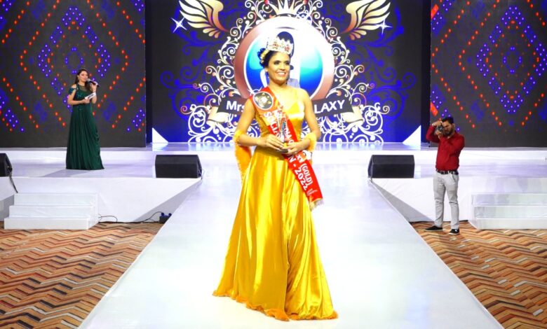 Rakhi Singh crowned as National Social Icon at Mrs.India Galaxy 2022