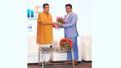 Entrepreneur Sachin Bamgude receives 'Pride Of Maharashtra' Award by the hands of Nitin Gadkari